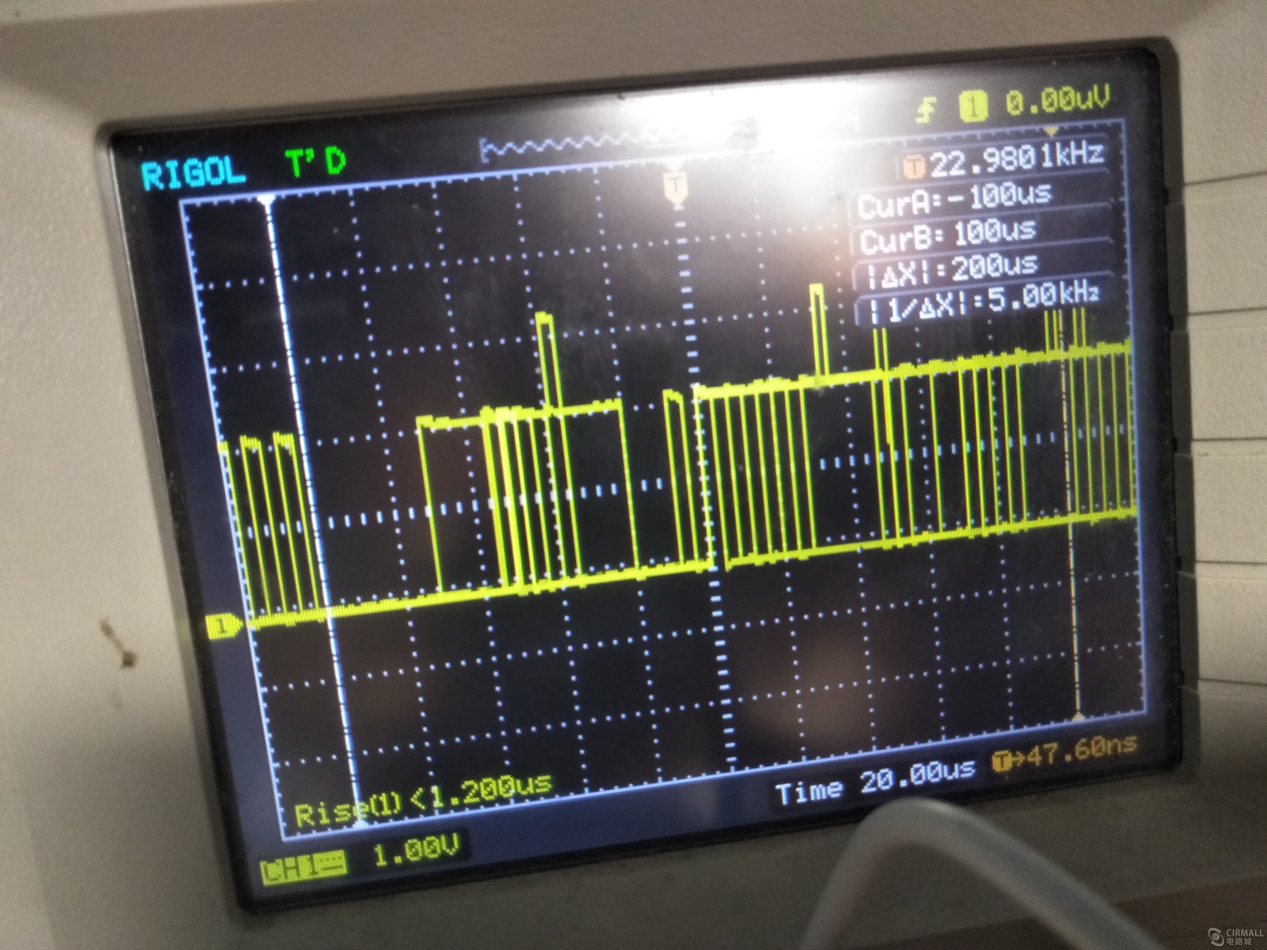 造成RC522与单片机SPI通信这样的波形图是什么原因？